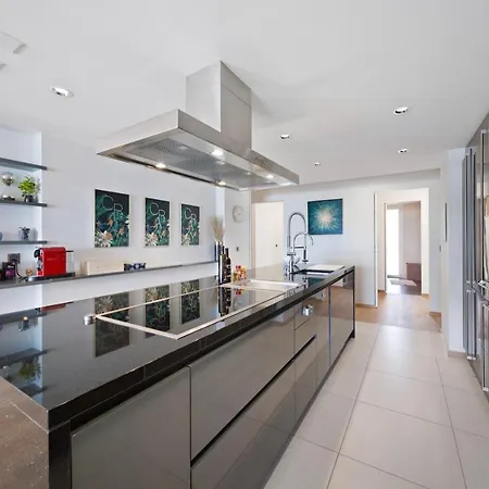 Center Panoramic Views 4bd By Guestlee